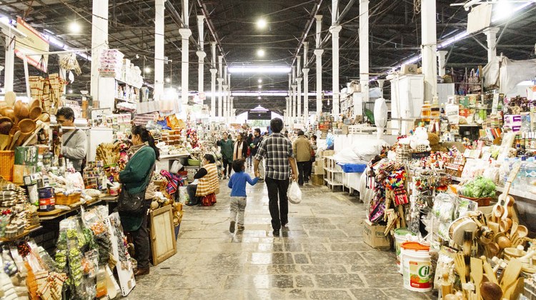 Explore Mercado de San Pedro